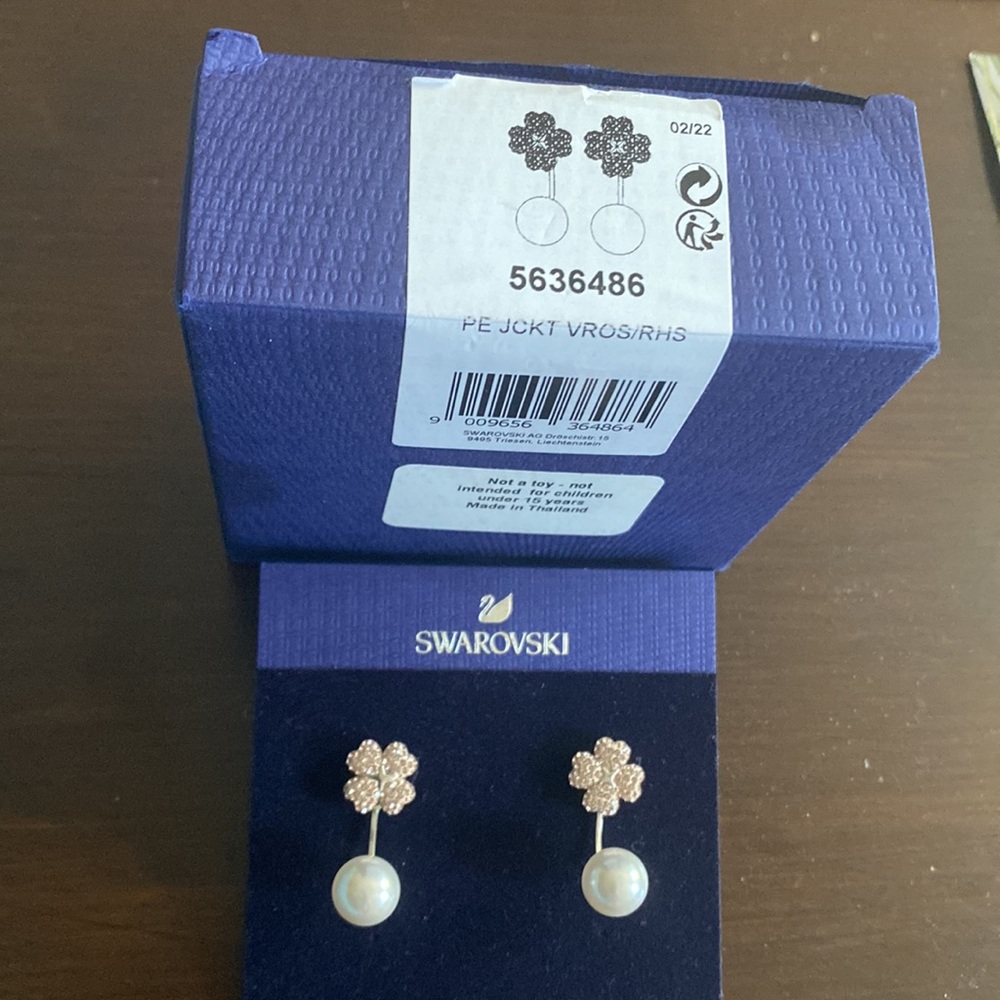 🆕 authentic Swarovski flower & pearl earrings